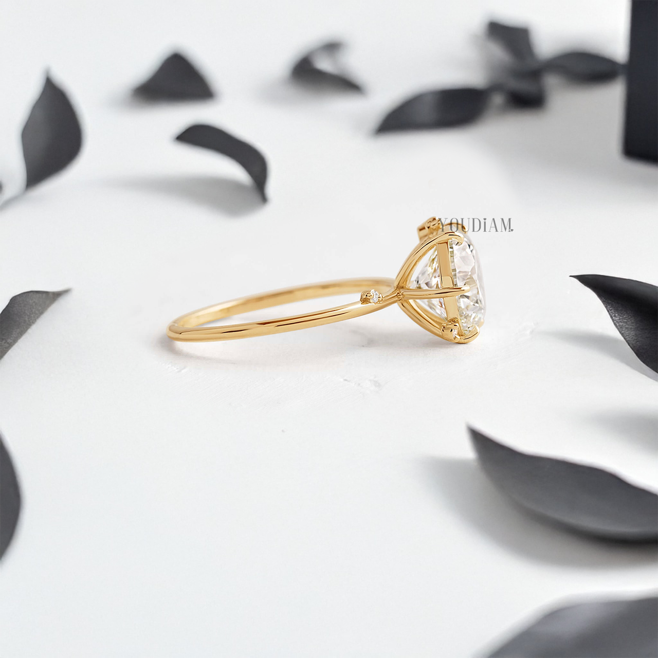 Round Lab Diamond with Scattered Accent Diamonds Ring - YDJLR31