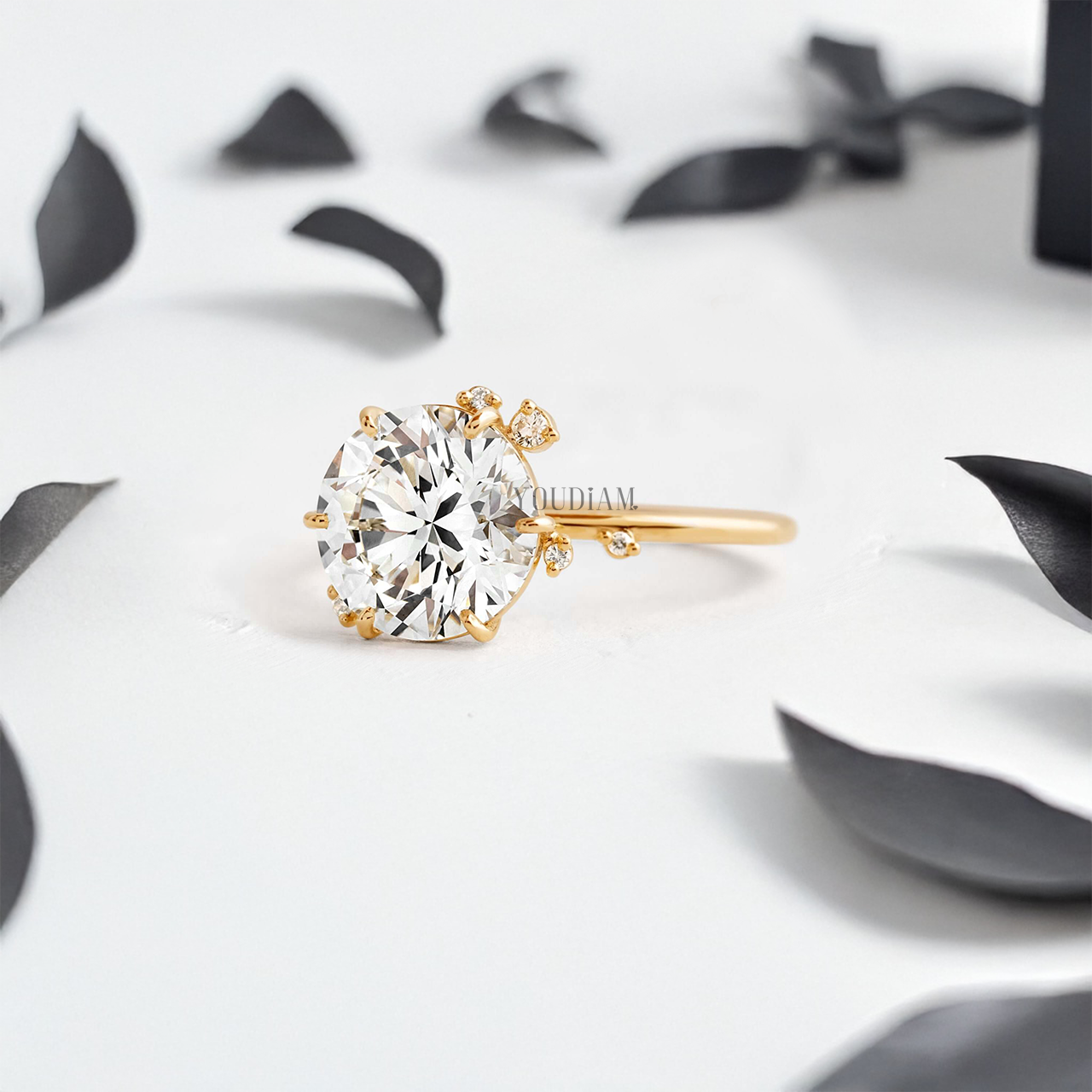 Round Lab Diamond with Scattered Accent Diamonds Ring - YDJLR31