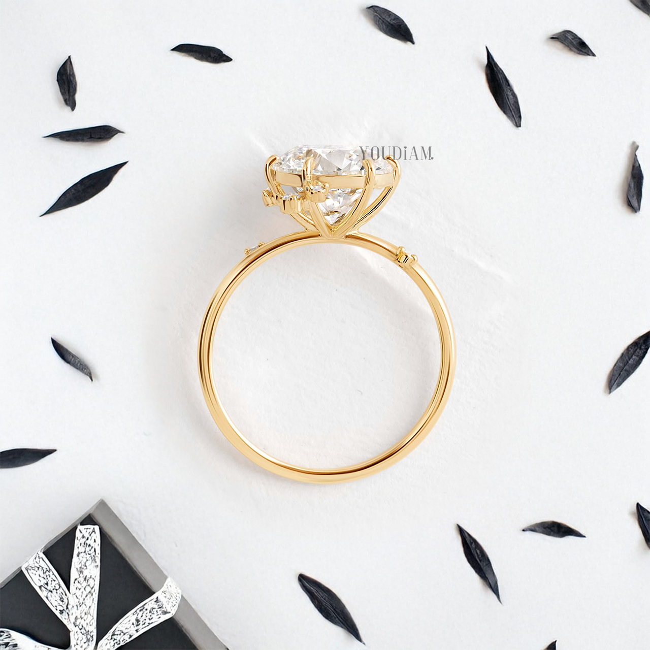 Round Lab Diamond with Scattered Accent Diamonds Ring - YDJLR31