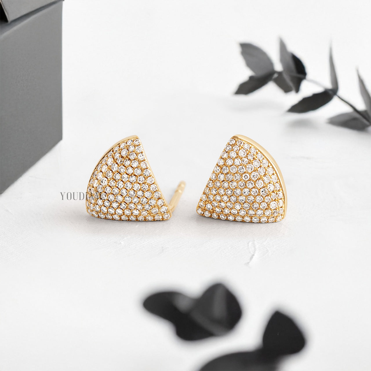 V-Shaped Stud Earrings with Tiny Lab Diamonds - YDJLE22
