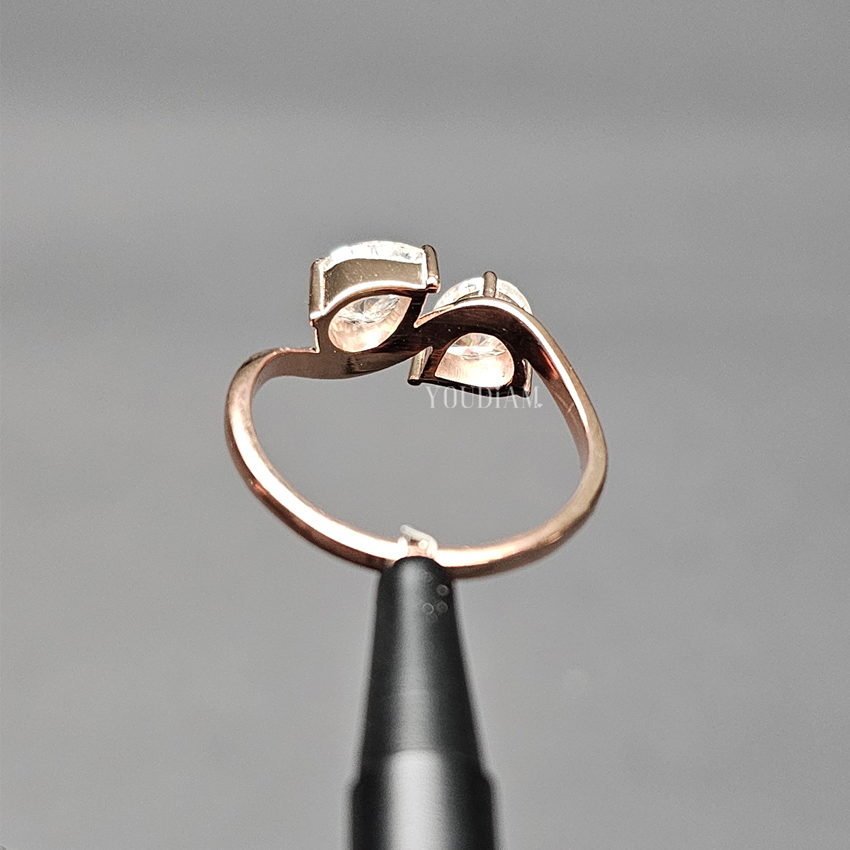 Toi Et Moi with Pear and Pear Lab Diamonds in East-West Bypass Setting - EUDJLR64