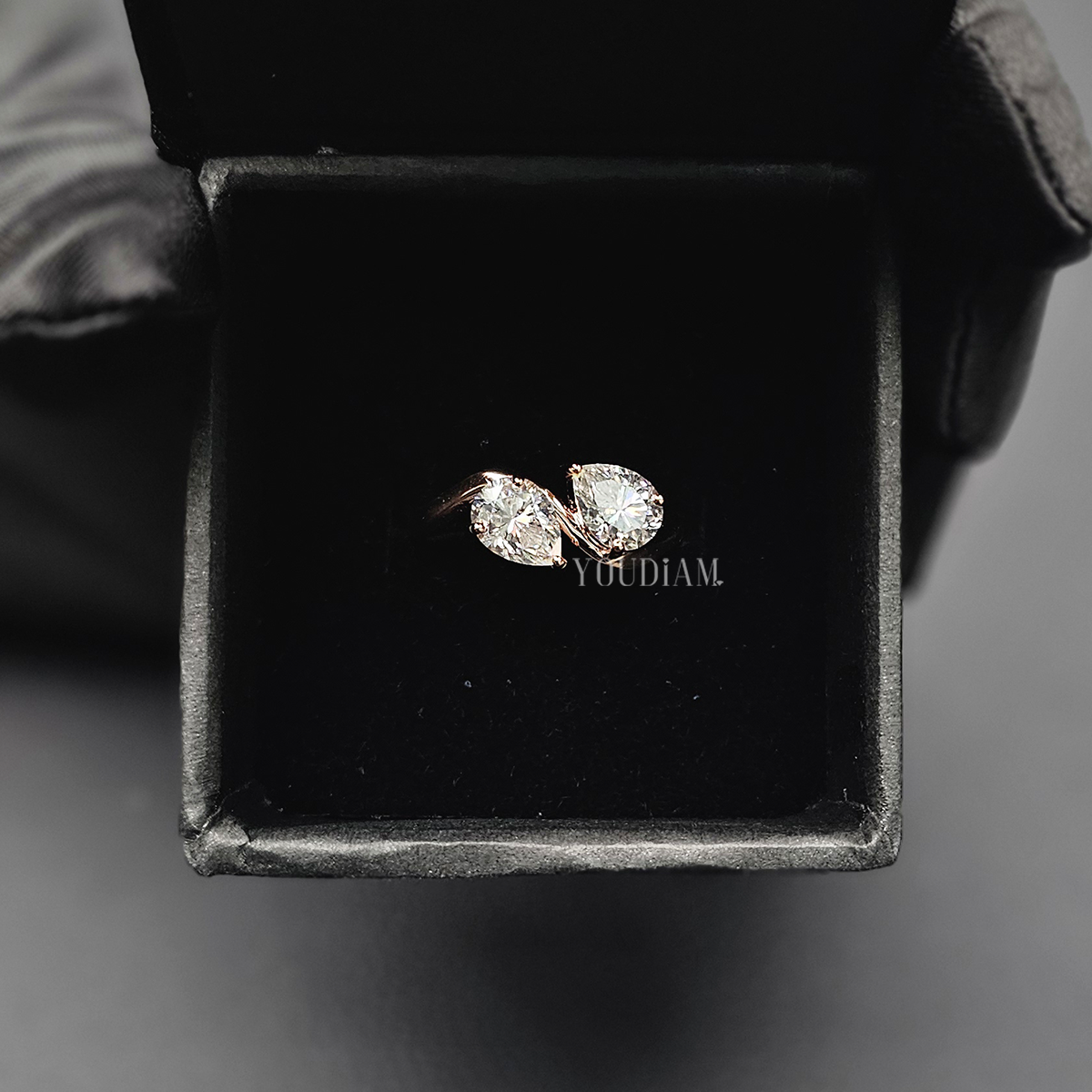 Toi Et Moi with Pear and Pear Lab Diamonds in East-West Bypass Setting - EUDJLR64