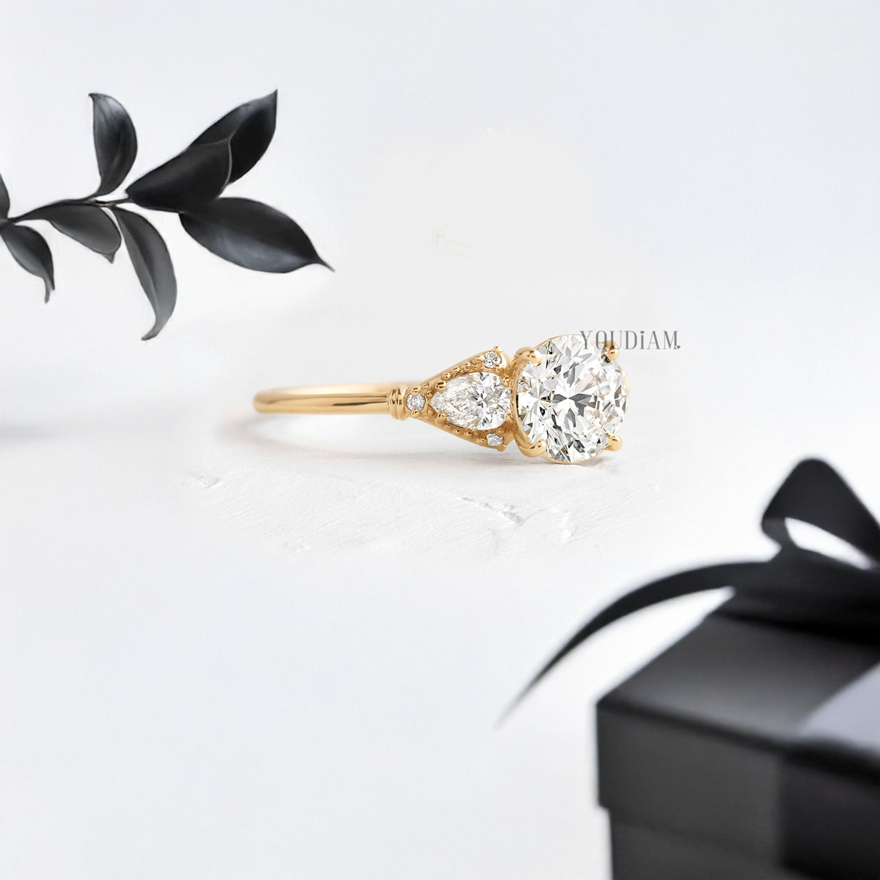 Round Lab Diamond and Two Side Pear Diamonds Ring - YDJLR58