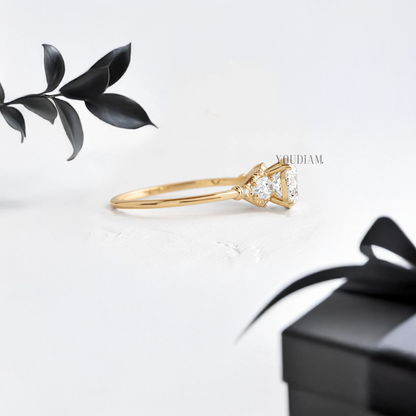 Round Lab Diamond and Two Side Pear Diamonds Ring - YDJLR58