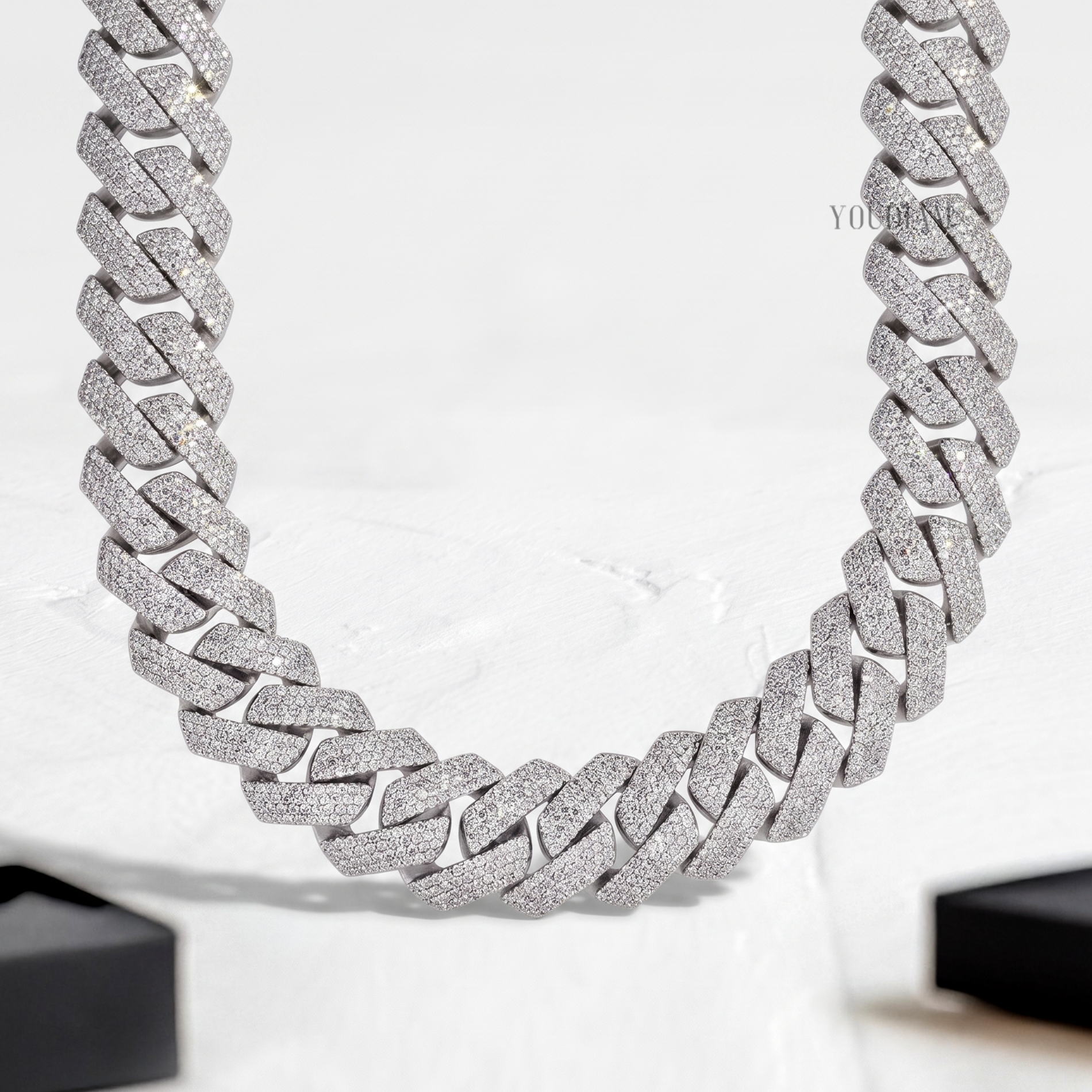 20 Karat Tenniskette mit abgestuften Diamanten aus 14 Karat Weißgold - UDJNL05