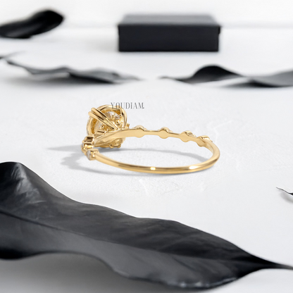 Round Lab Diamond in Double-Prongs and Distance Diamonds on Band Ring - YDJLR112